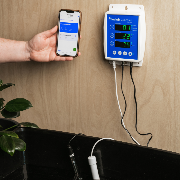 Bluelab Guardian Monitor display