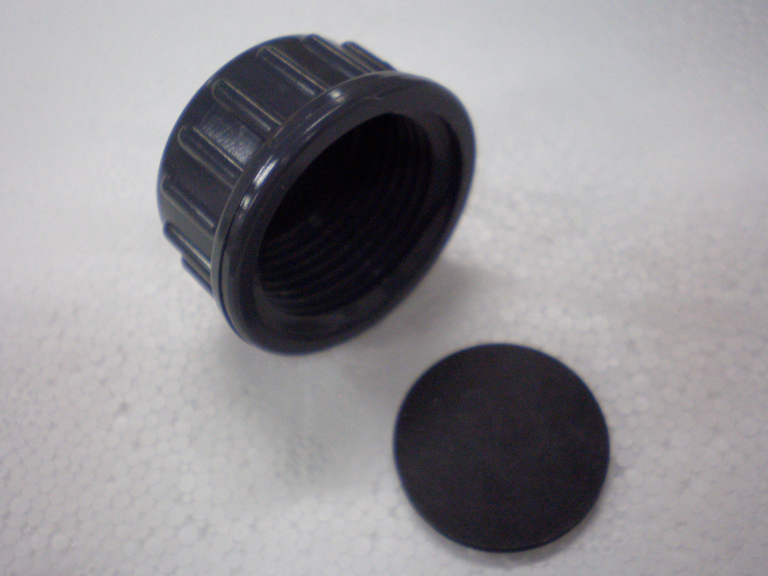 Dramm Threaded Pipe Cap with Washer - female thread and washer