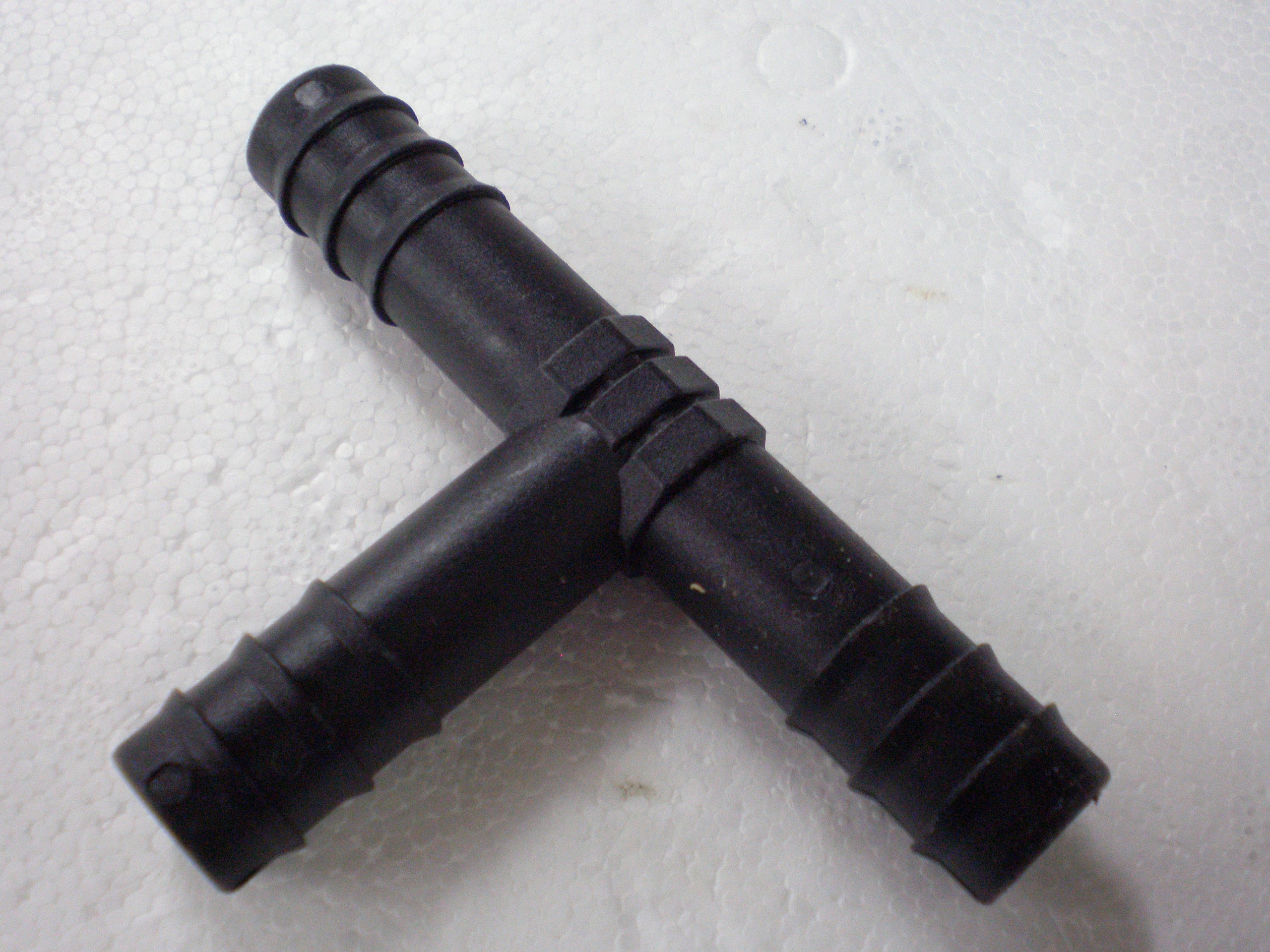Dramm Barbed Poly Tubing Fitting - barbed insert tee